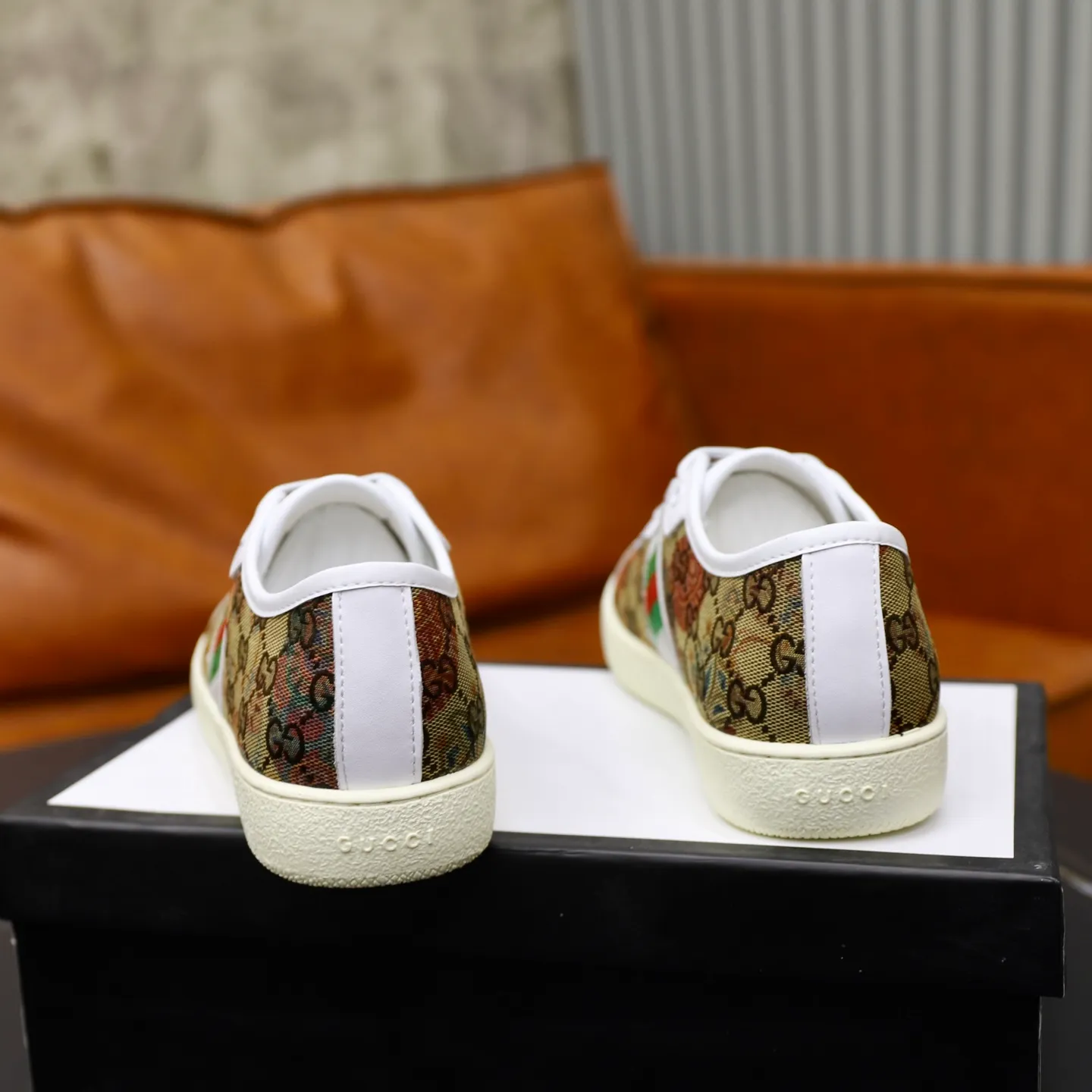Ex-factory price: 400💰🙅‍♂️🙅‍♂️🙅‍♂️ Brand: GUCCI Standard code: 38-44 (45 customized) Grade: Same as the official website Material: Original material splicing Comfortable and breathable lining Lightweight and wear-resistant sports outsole Style category: Men's fashionable casual shoes Running sneakers Distinguished luxury brand elements Top luxury Color: actual picture color